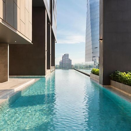 Ascott Thonglor Bangkok - SHA Plus Certified Kültér fotó The Sky Pool