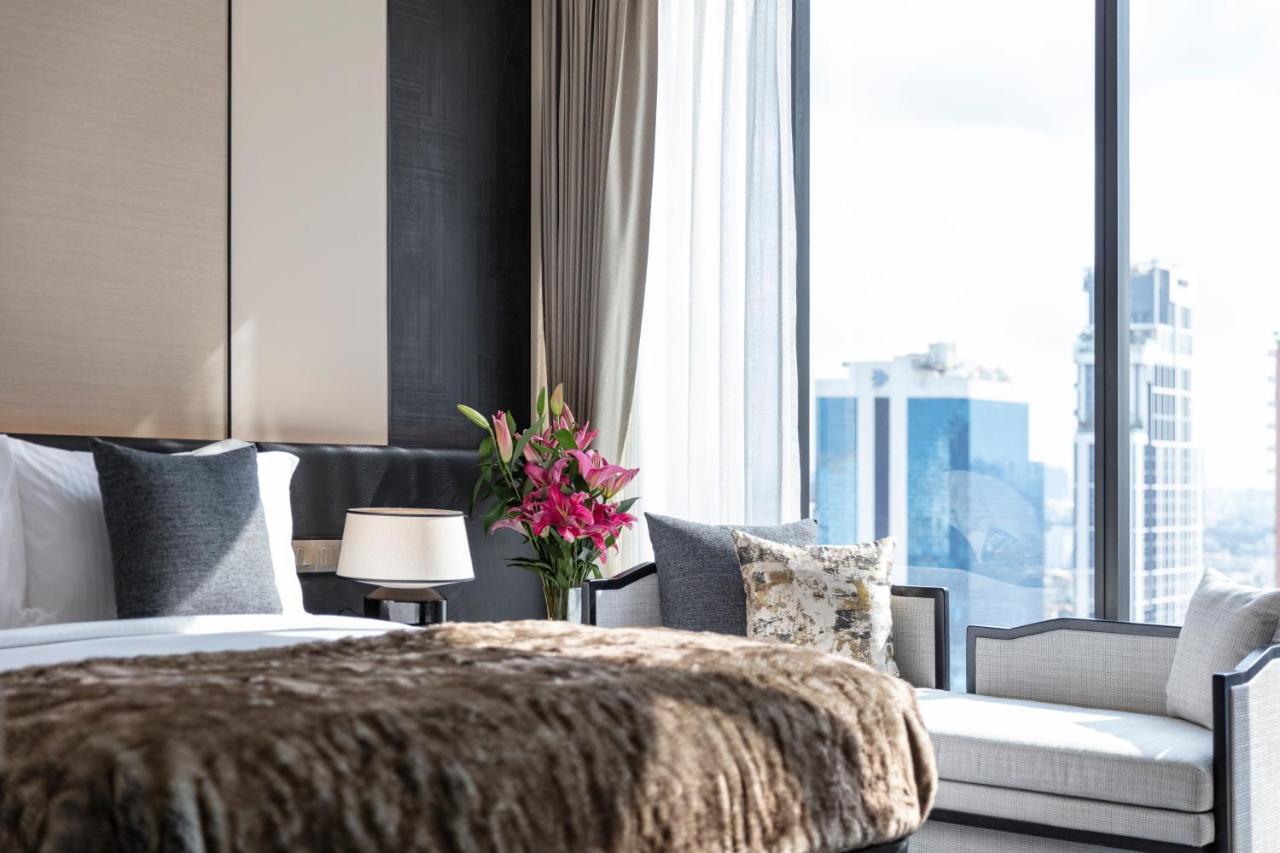 Ascott Thonglor Bangkok - SHA Plus Certified Kültér fotó A bedroom at The Ritz-Carlton, Shenzhen