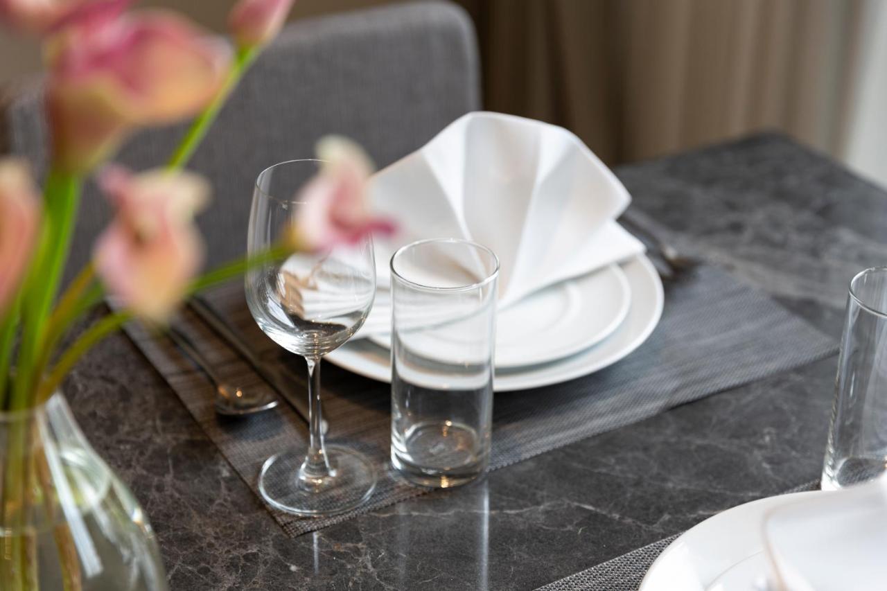 Ascott Thonglor Bangkok - SHA Plus Certified Kültér fotó A place setting
