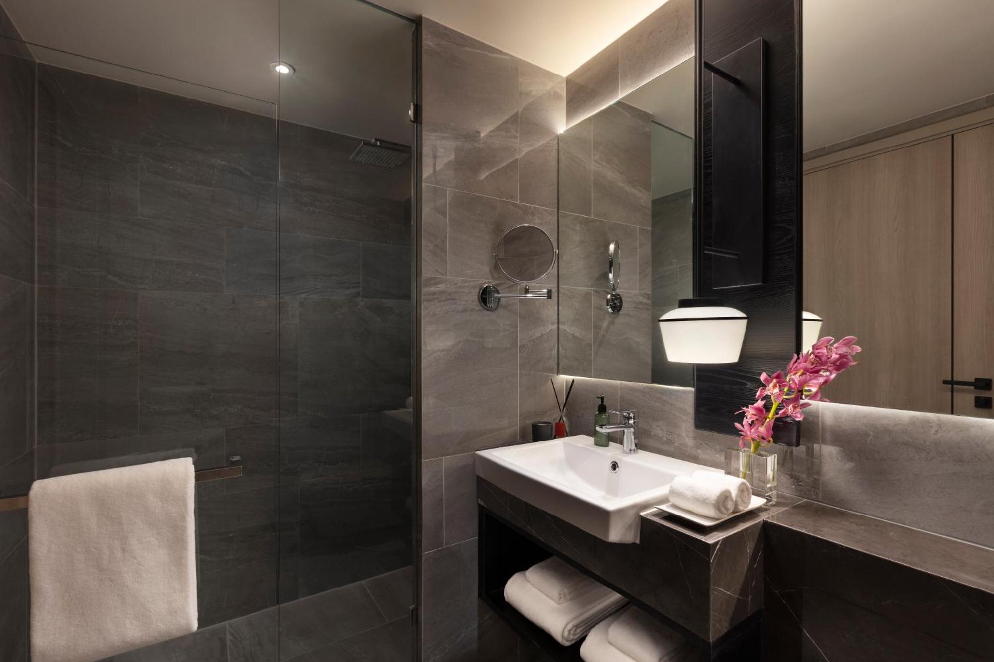 Ascott Thonglor Bangkok - SHA Plus Certified Kültér fotó Bathroom